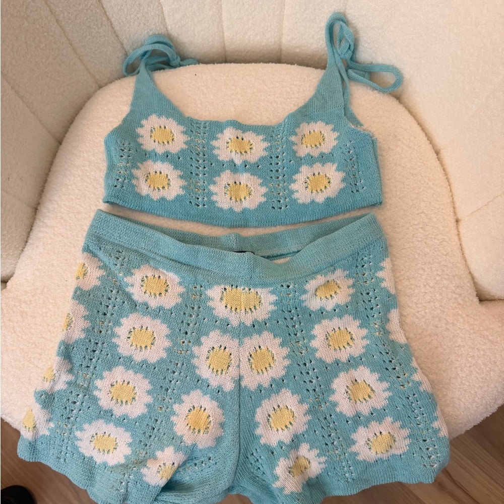 PrettyLittleThing Blue and White Floral Knit Set